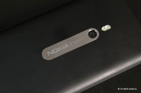   Nokia Lumia 800:   Nokia  Windows Phone