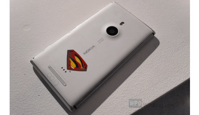 Lumia 925 Superman Edition